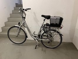 Elektrofahrrad Leopard silber mit Korb gebrauchter Zustand