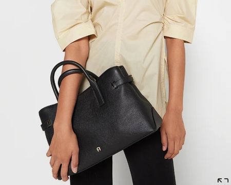 Aigner Handtasche schwarzes Leder neu orginal verpackt
