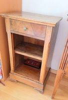 Petit meuble de rangement en noyer
