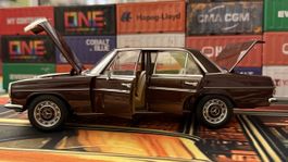 Mercedes-Benz 200 1:18 Norev