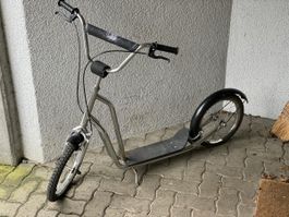 Tretroller / Trottinett mit Luftreifen