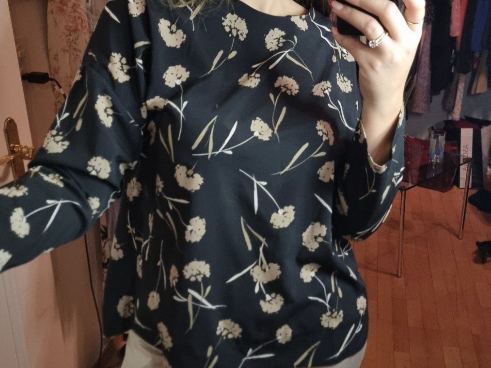 Camicette: Schicke Bluse Gr. 40/L schwarz beige Blumenmuster – Usato da Wald ZH venduto da CapLux