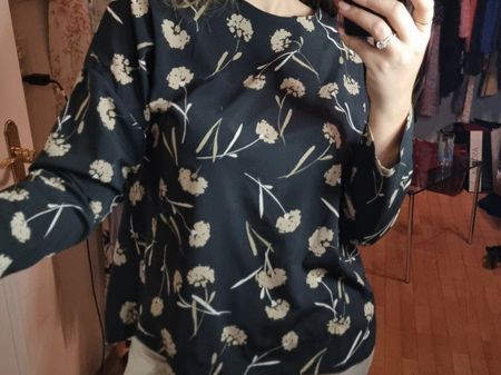 Schicke Bluse Gr. 40/L schwarz beige Blumenmuster