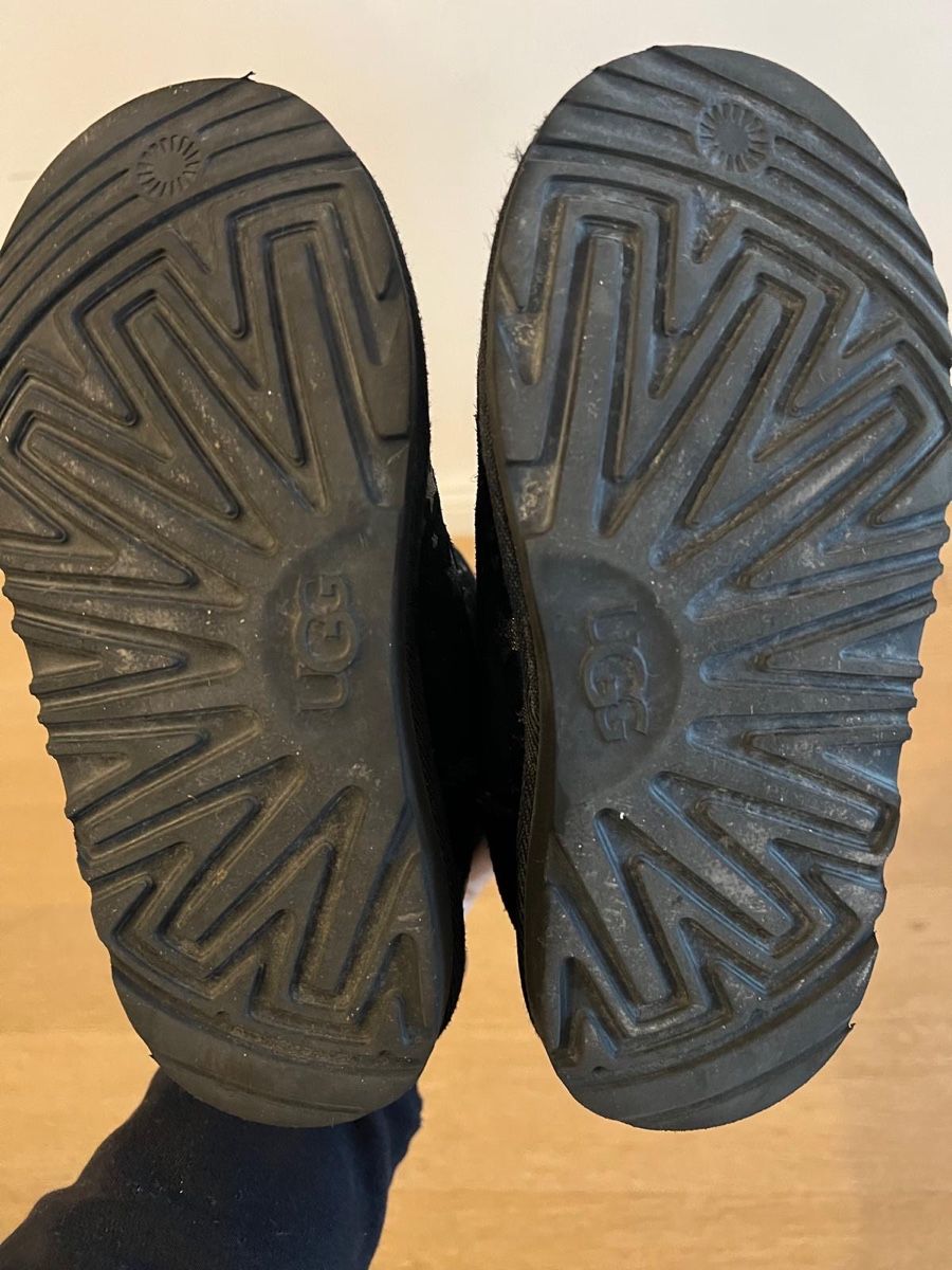 Ugg Scarpe per ragazze: UGG Stiefel Gr. 31 schwarz mit Sternen Winter Mädchen – Usato da Meilen venduto da Michi1805 2