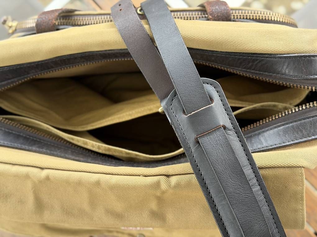Borse: Filson 258 Rugged Twill Padded Computer Bag Tan – Usato da Buchs AG venduto da Anissja 2