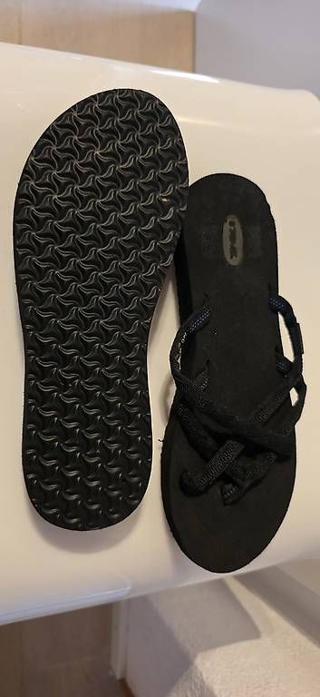 Scarpe da uomo: Teva Zehentrenner, schwarz  – Usato da Wolfhausen venduto da LoukAudio 1