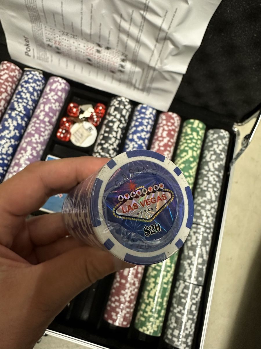 Jeux: Poker set mit Aluminium Koffer  – D'occasion à Nesselnbach par Vig0_al 2