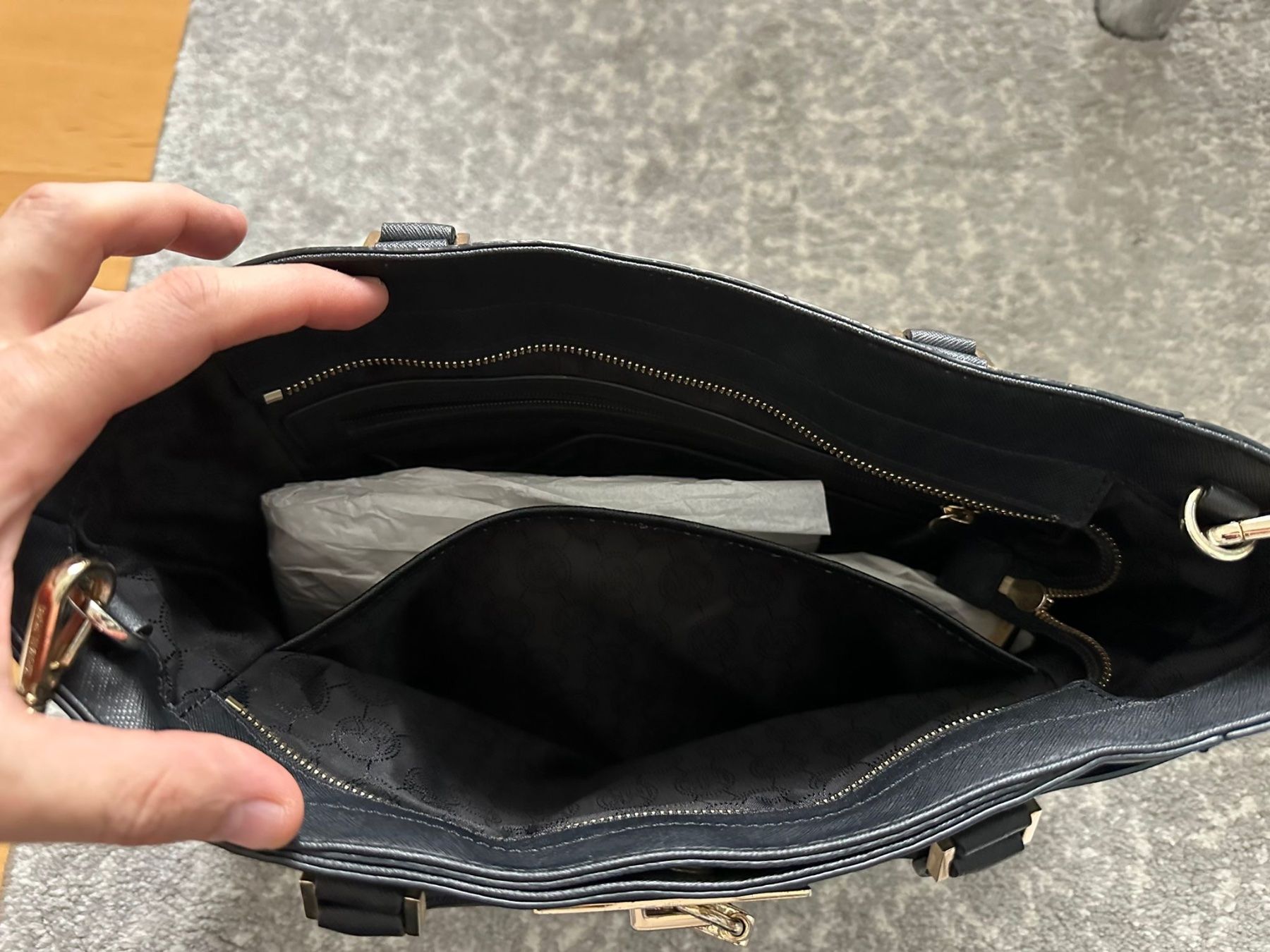 Michael Kors Borse da donna: Michael Kors Handtasche schwarz – Usato da Freidorf TG venduto da Iris1970 5