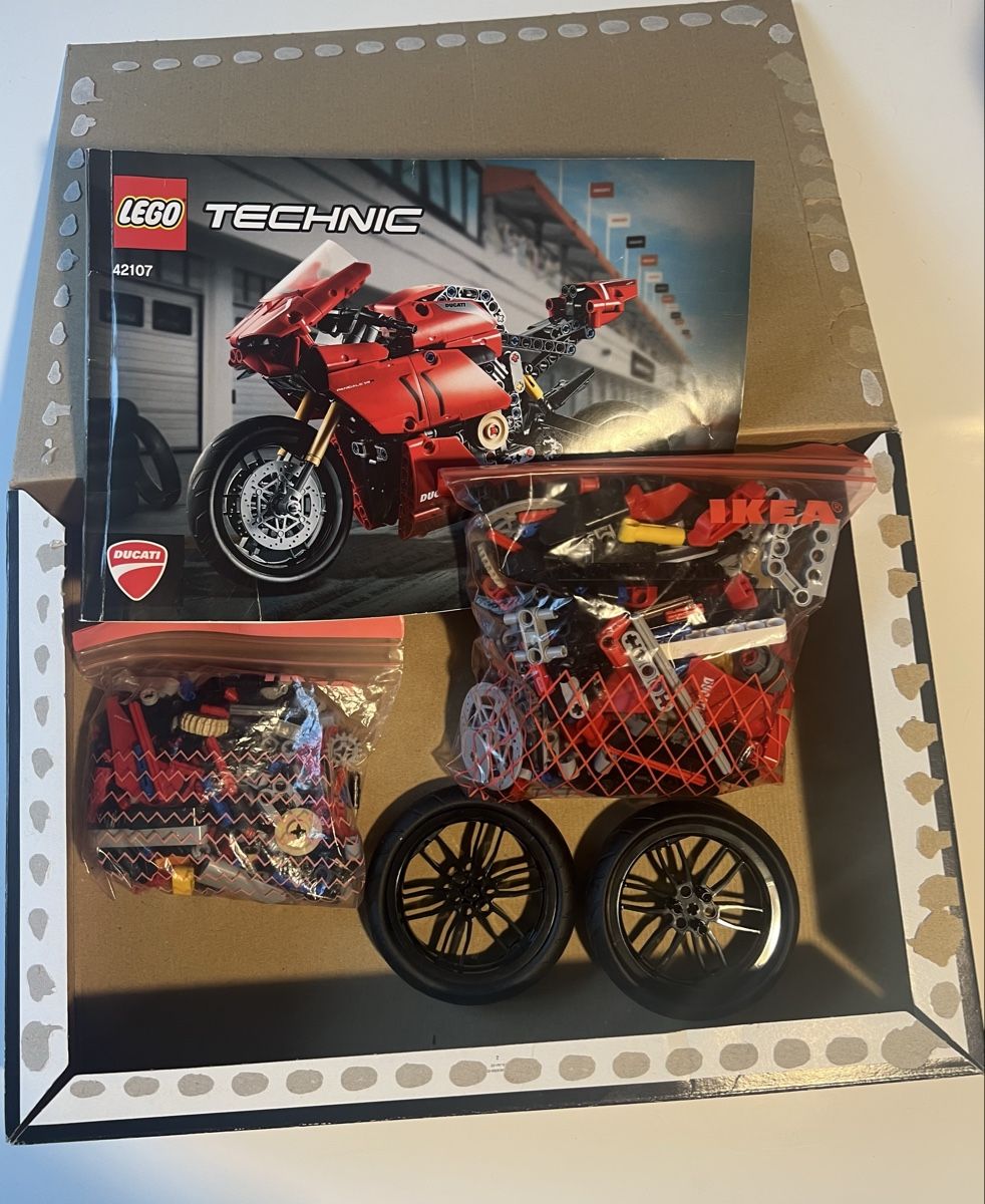 Lego Kit di costruzioni: Lego 42107 Ducati – Usato da La Rippe venduto da kat_twp7 1