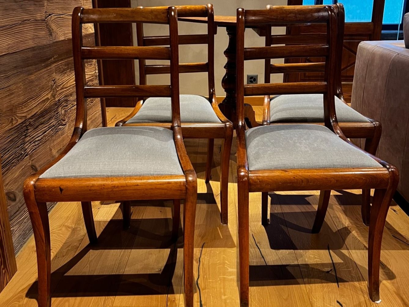 Tischset: Ancienne table de jeu de Brienz avec 4 chaises – Gebraucht aus Lens von sar_r79s 4