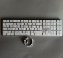Apple Magic Keyboard mit Ziffernblock – Schweizer Layout