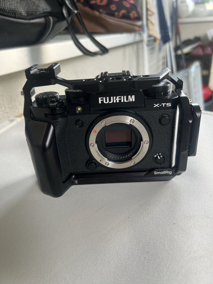 Fujifilm Appareil photo: Fujifilm X-T5 + Smallrig Cage – D'occasion à Kloten par har_7ds7