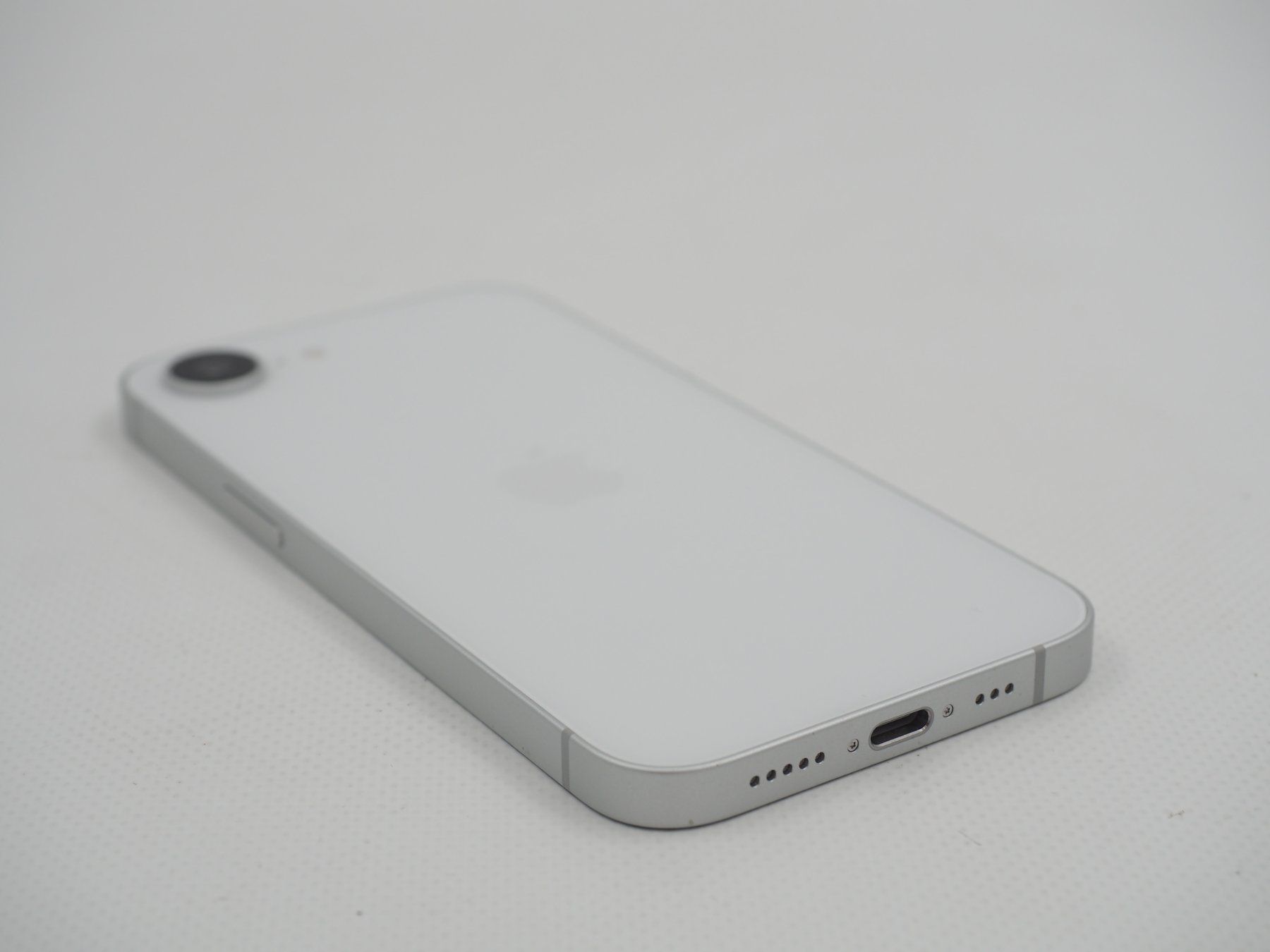 Apple Portables: APPLE iPhone 16e iCloud gesperrt (26062902) – Défectueux à Zürich par fundsachenverkauf 3