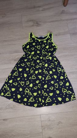 Süsse Mädchen Kleid Gr. 10 j mit Herzchen Muster