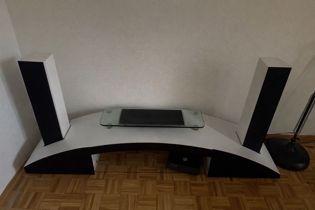 Mobili TV: Meuble TV design avec enceintes  – Usato da Valangin venduto da Gdon98