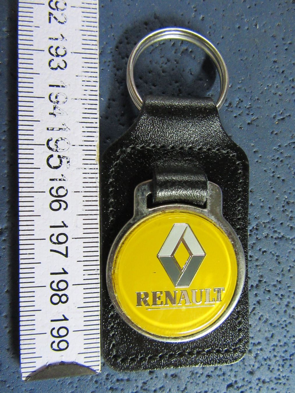 Renault Porte-clés: RENAULT AUTO LOGO SCHLÜSSELANHÄNGER LEDRIG – D'occasion à Ettingen par Hausi4711 1
