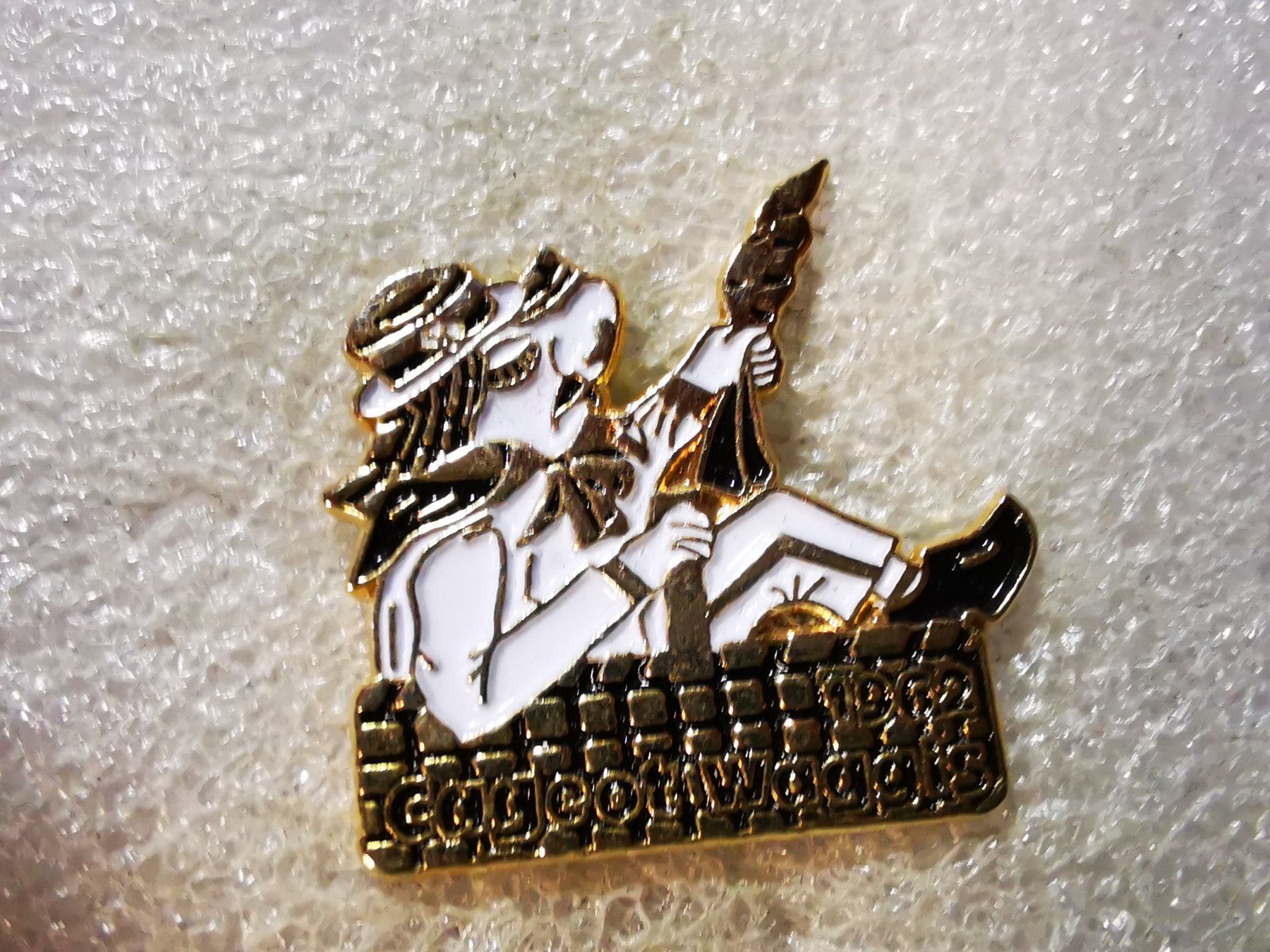 Placchette & Badge: Ansteckpin 95: Waggis – Usato da Oppligen venduto da Pin-Fall-Shop