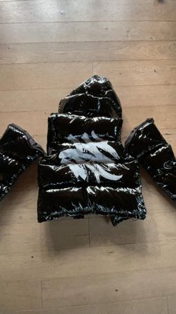 Lukamachain Graffiti Puffer Jacket in black | Kaufen auf Ricardo