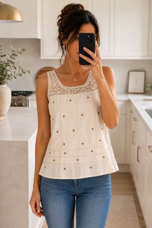 Top Beige Soft Grey mit Häkelspitze – Elegant Boho