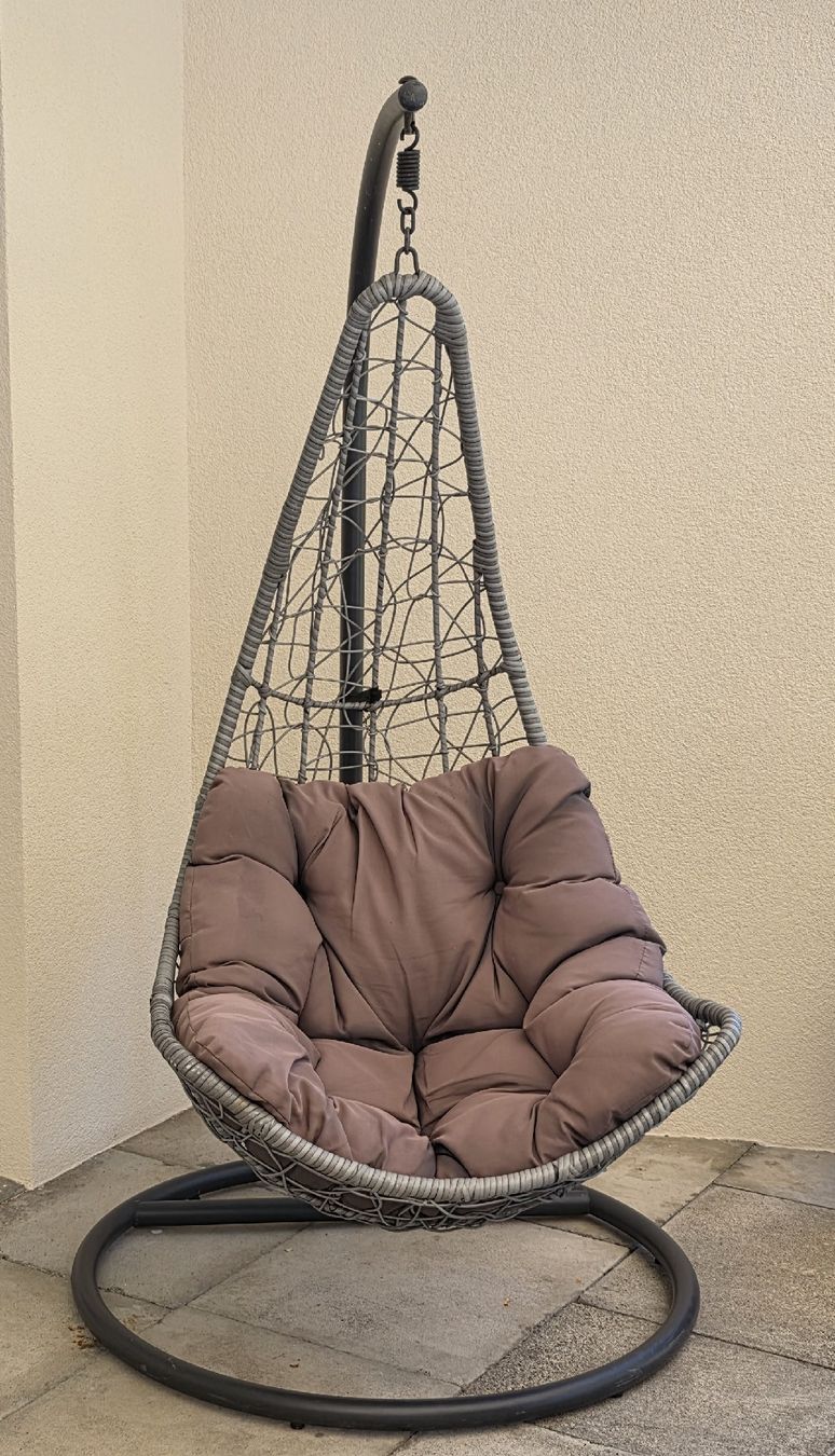 Poltrone pensili da giardino: Hängesessel mit Gestell grau braun – Usato da Rheinsulz venduto da Gilea 1