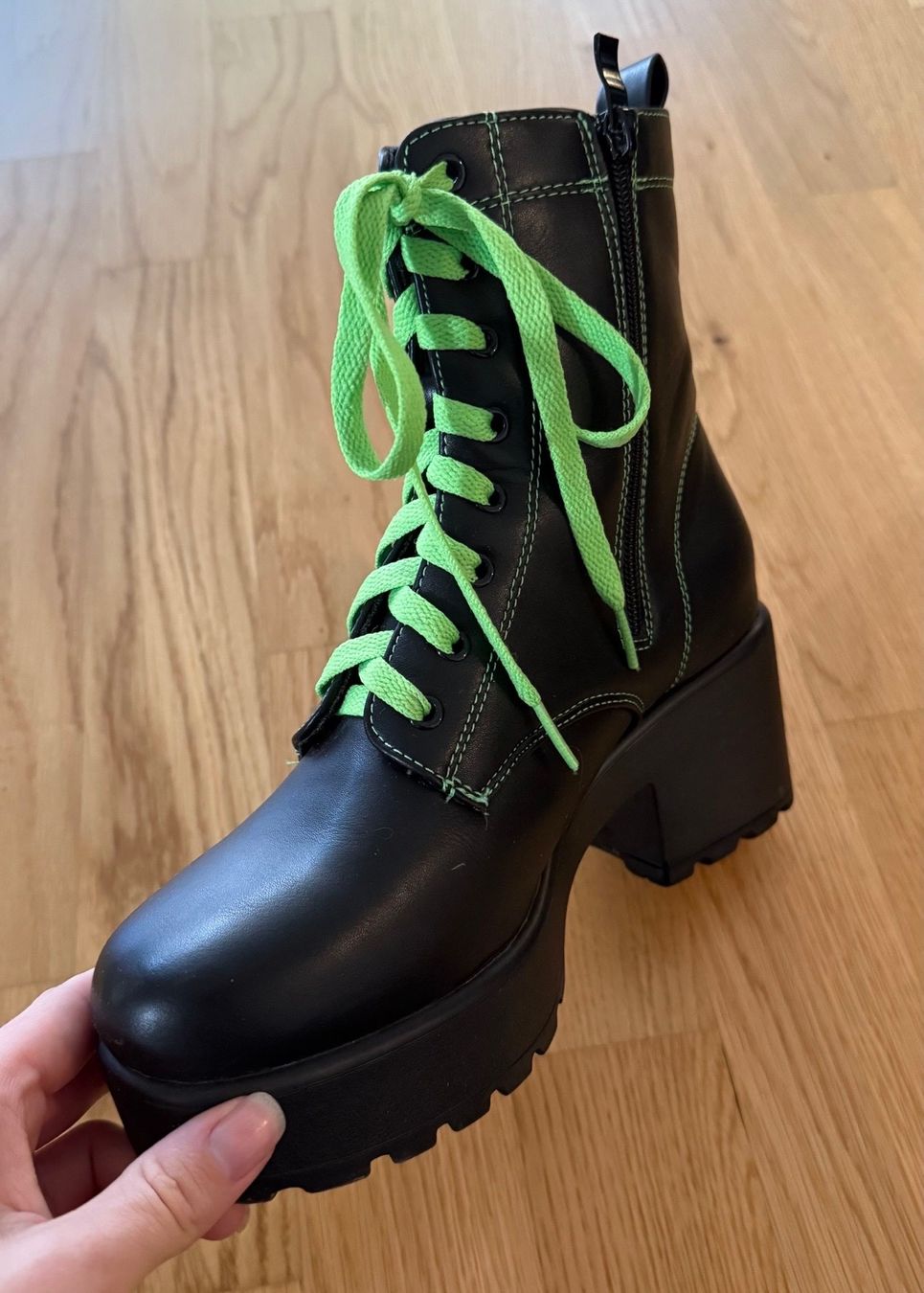 Scarpe da donna: Schwarze Stiefel Grösse 38 – Usato da Spiez venduto da Marix990 1
