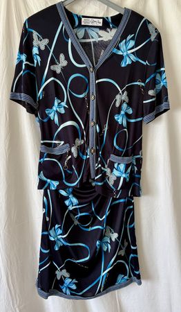 Dreiteiliges Ensemble aus Shirt, Jupe und Kurzarmjacke