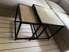 2 Beistelltische als Set in Holzoptik mit schwarzem Metall