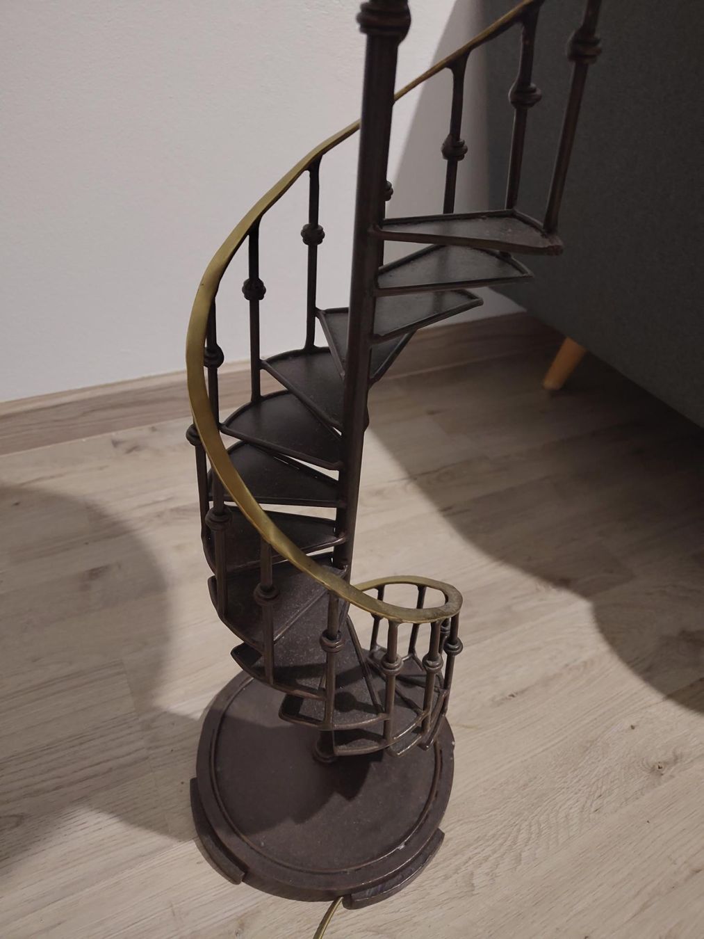 Lampen: Table lamp with spiral staircase base – Gebraucht aus Capolago von Bomberz 2