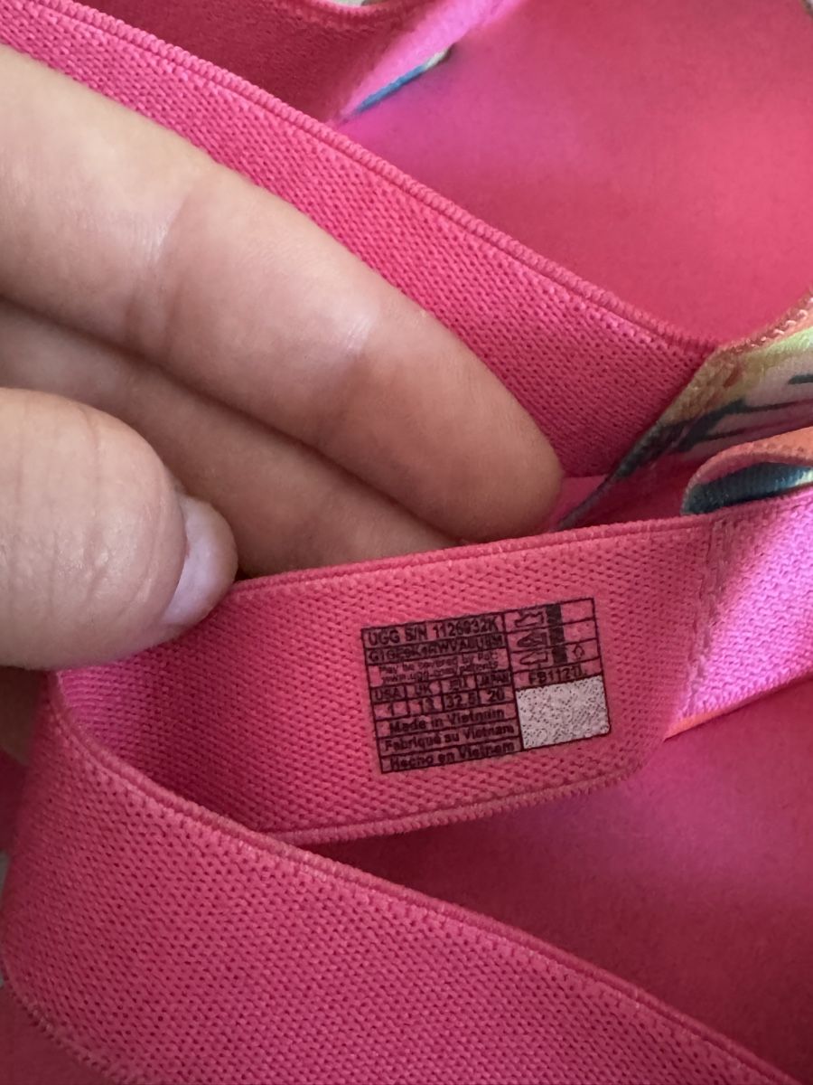 Ugg Scarpe per ragazze: UGG Sandalen Pink Grösse 32.5 gebraucht – Usato da Zürich venduto da rak_t2vf 2