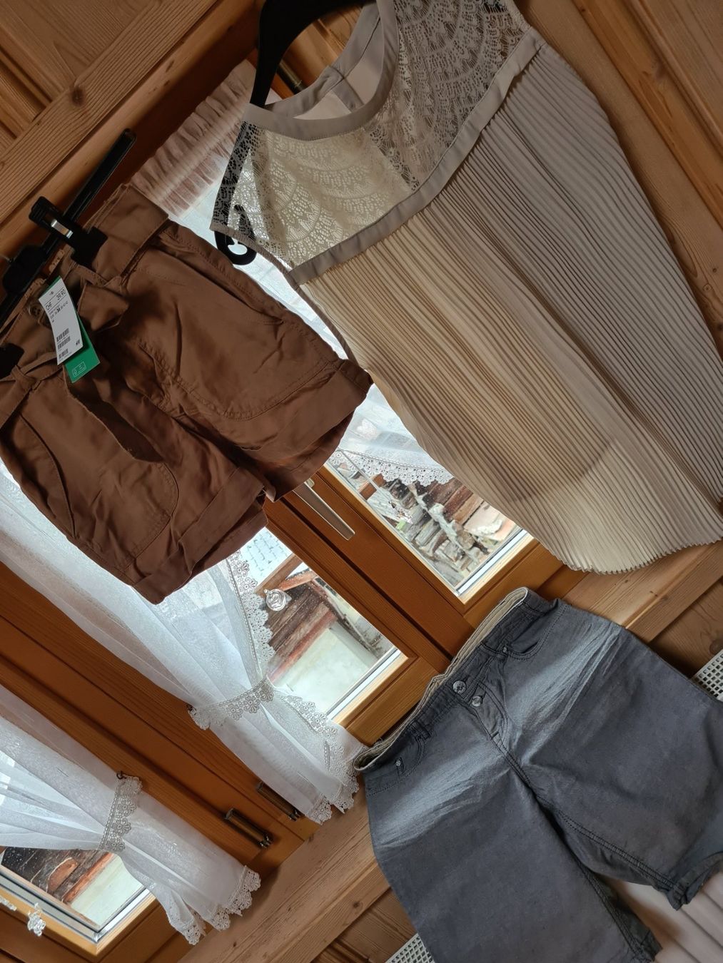 Lotti di vestiti: 2 x shorts und 1 Bluse wunderschön gr.36 – Usato da Ferden venduto da jemyce