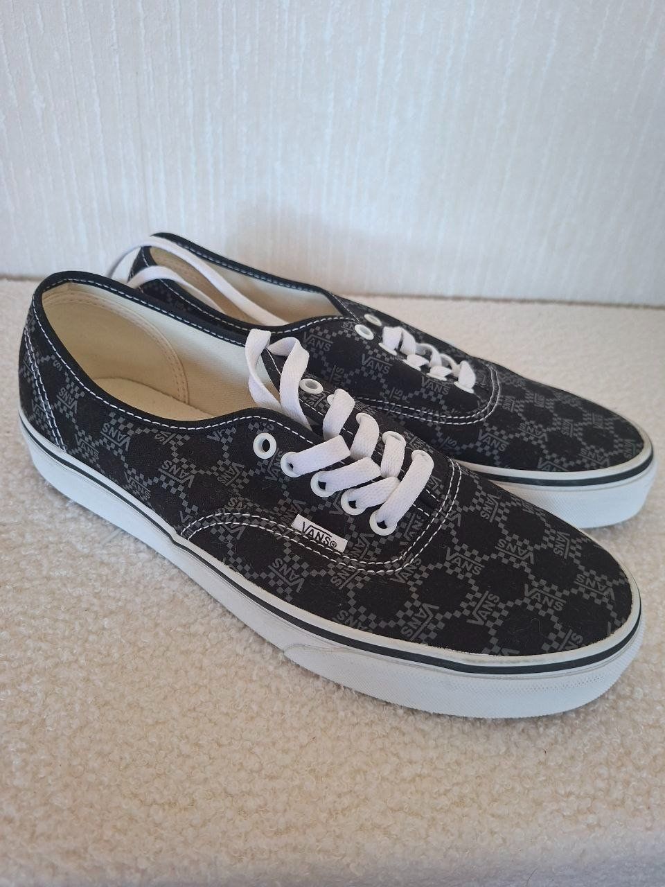 Vans Scarpe da uomo: Baskets Vans Authentic Logo Pattern  (Taille 41 / US 8.5) – Usato da Martigny venduto da ana_55ml