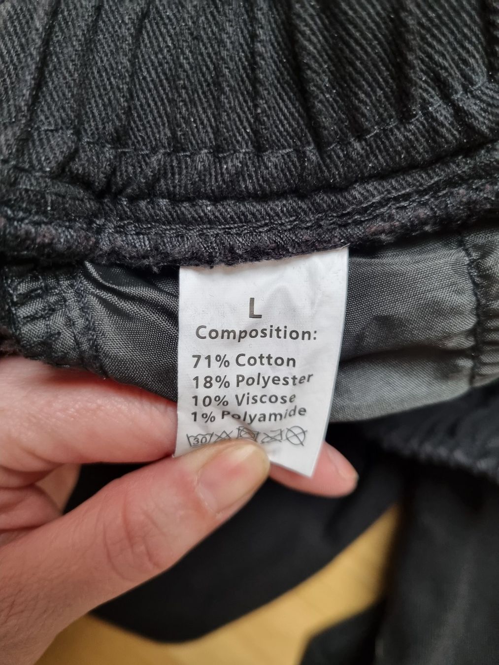 Pantaloni: Schwarze Stoffhose mit Taschen, Grösse L – Nuovo (secondo la descrizione) da Waltenschwil venduto da Larache90 3