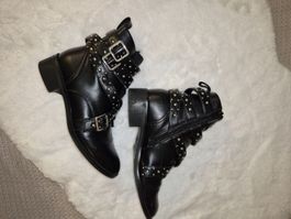 Coole schwarze Boots mit Schnallen, Grösse 39, Herbst