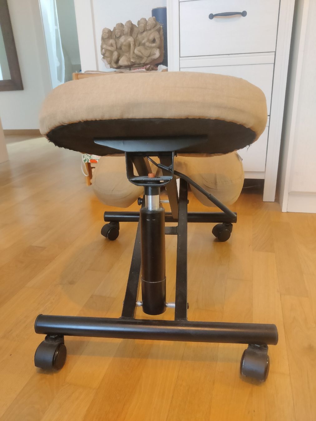 Sedie: Ergonomic Kneeling Chair – Usato da Zürich venduto da dav_5xw9 2