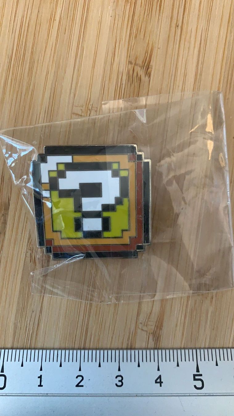 Consoles: Pin Pixel Mario Box – Neuf avec emballage d'origine à Gebenstorf par RetroFuture 2