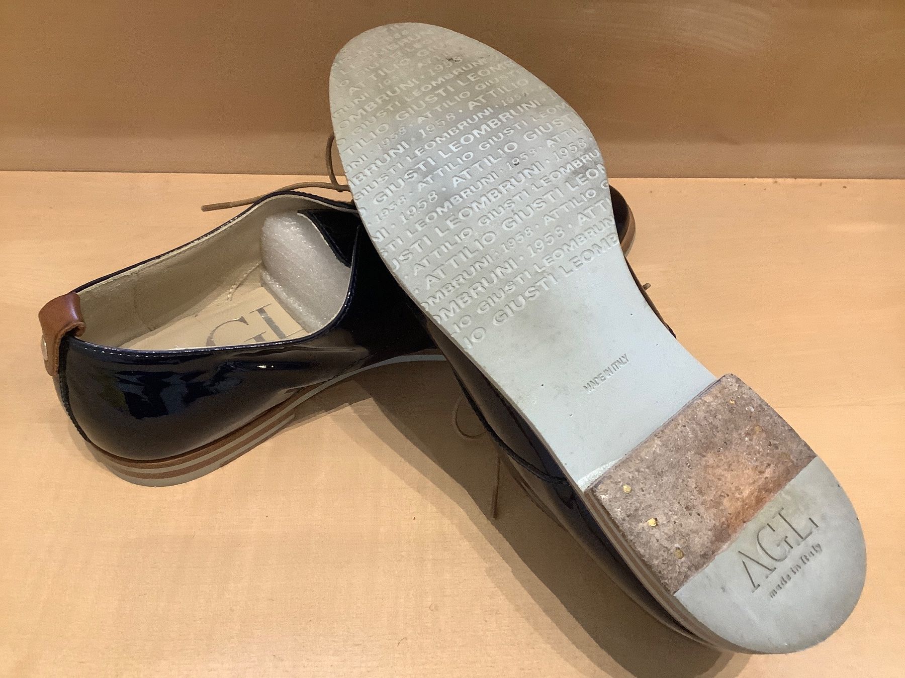 AGL Scarpe da donna: Dunkelblauer Lackschuh von AGL – Usato da Triesen venduto da boston7 4