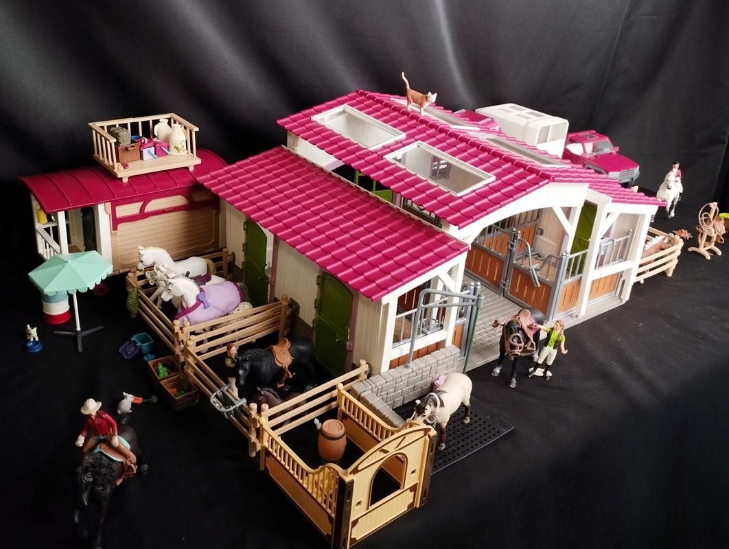 Schleich Giocattoli: SCHLEICH Reiterhof – Usato da Schübelbach venduto da Restwert_Schubelbach