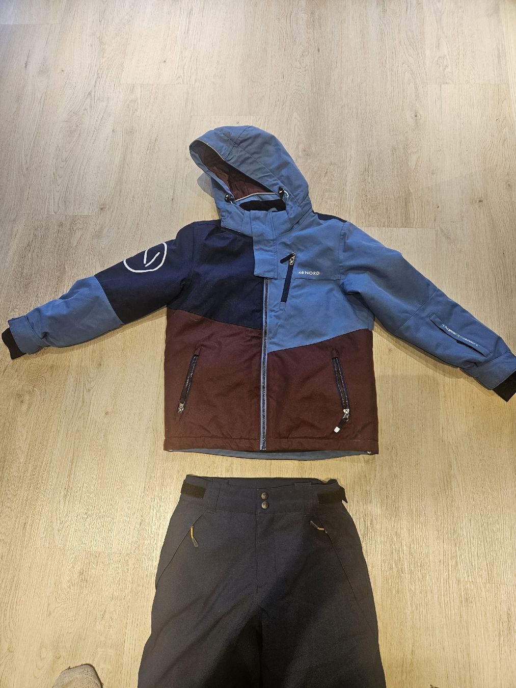 Lotti di vestiti: ski set jacke und hose – Usato da Mattwil venduto da regula83