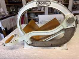 Antiker Brotschneider ROTINA, Gusseisen