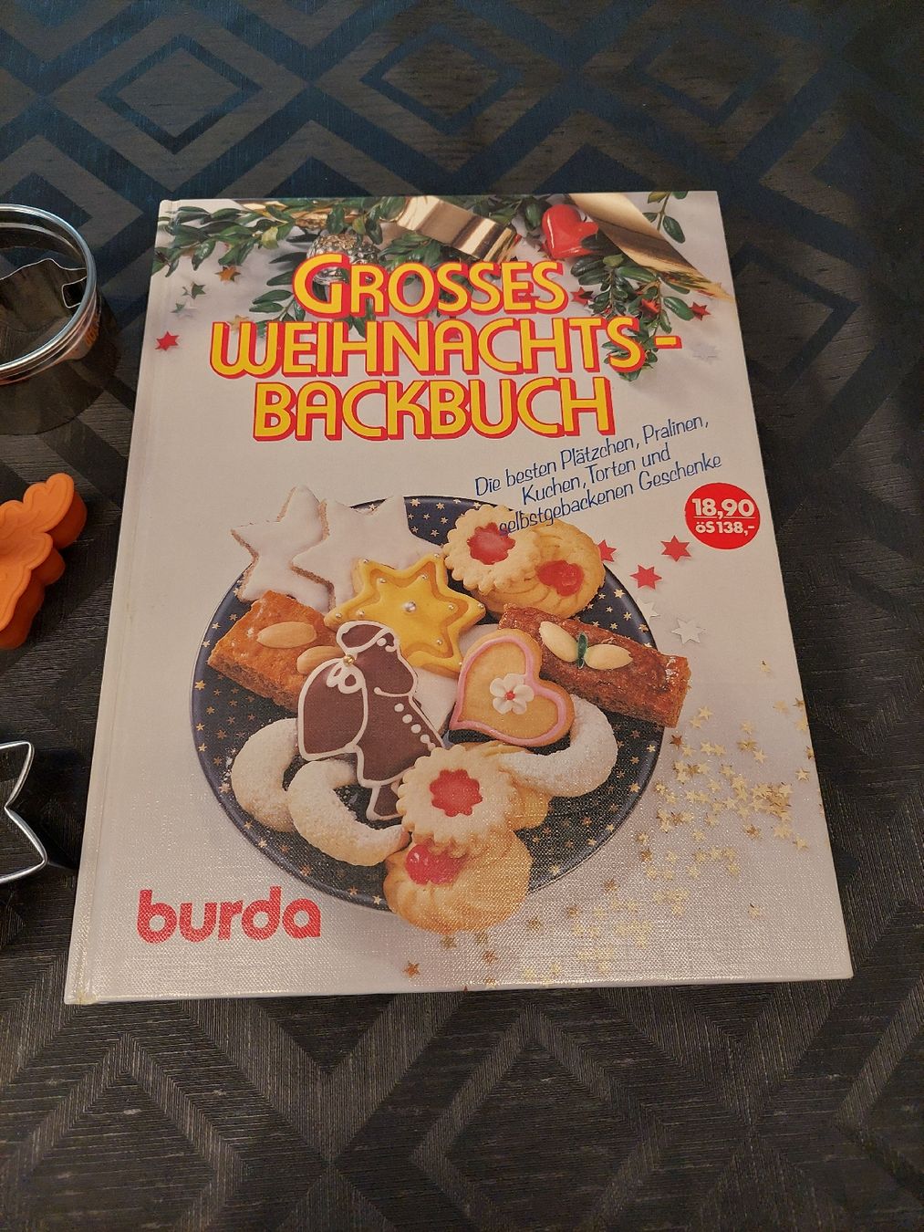 Teglie da forno: 12 Ausstechförmchen & 1 Weihnachts- Backbuch – Usato da Zetzwil venduto da sti_x9xf 1