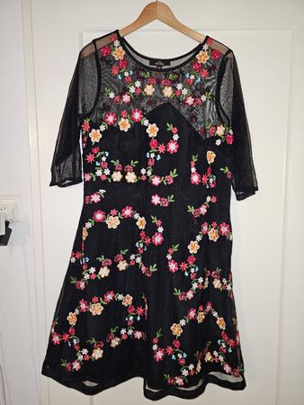 Robe noire Niza, T.38 ( 46 italien), brodée fleurs colorées,