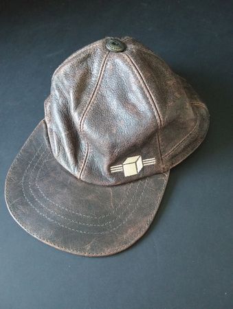 Vintage Style Braun Leder Cap Black Box Collection