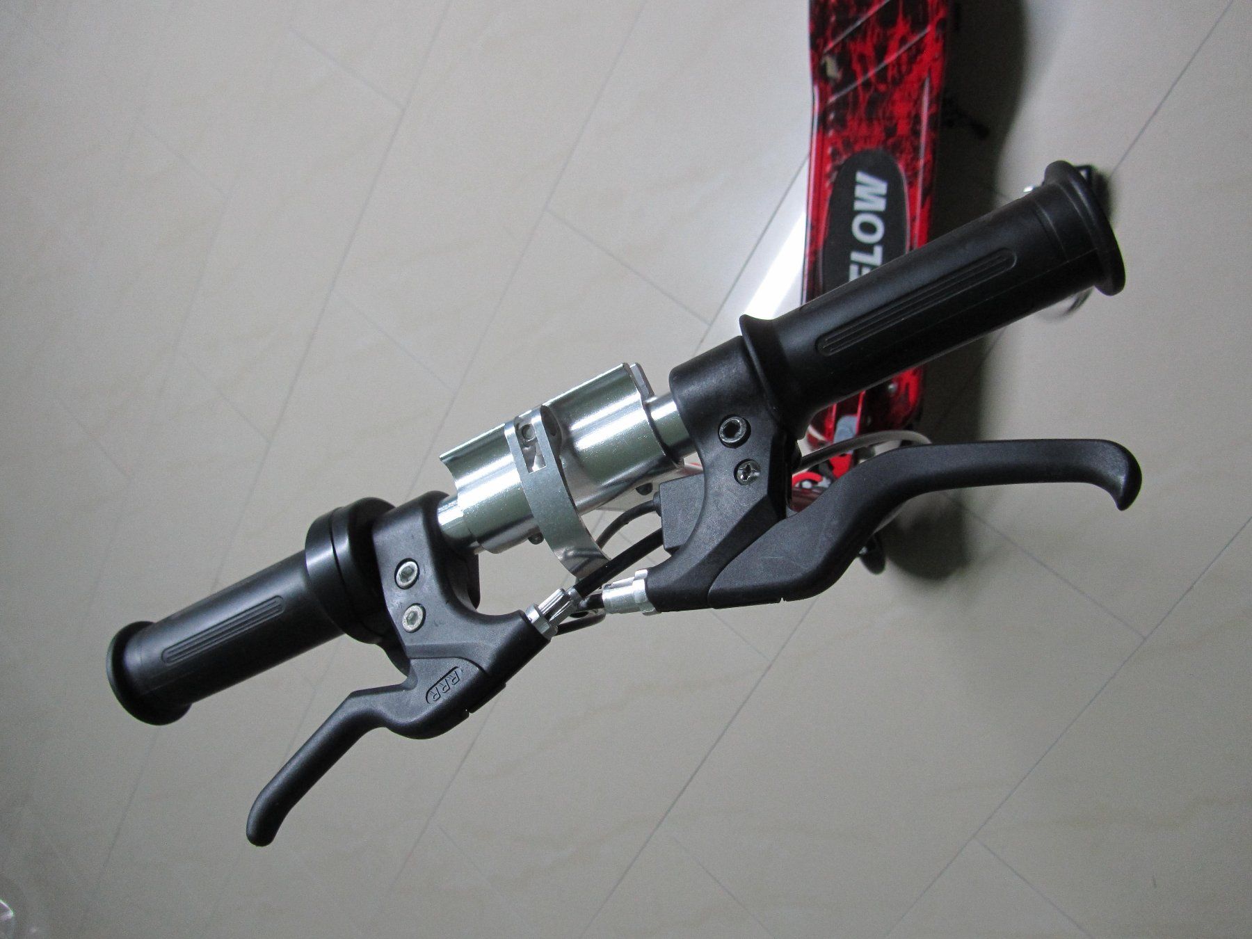 Scooter: E-Scooter FLOW 12 km/h rot – Usato da moosseedorf venduto da RTN10 5