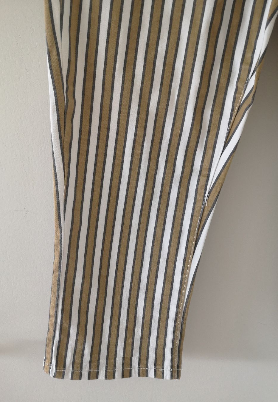 Hosen: 3/4 Hose beige gestreift 36 - Chicorée - Spendenaktion – Neu (gemäss Beschreibung) aus Unterkulm von Beljasch 4