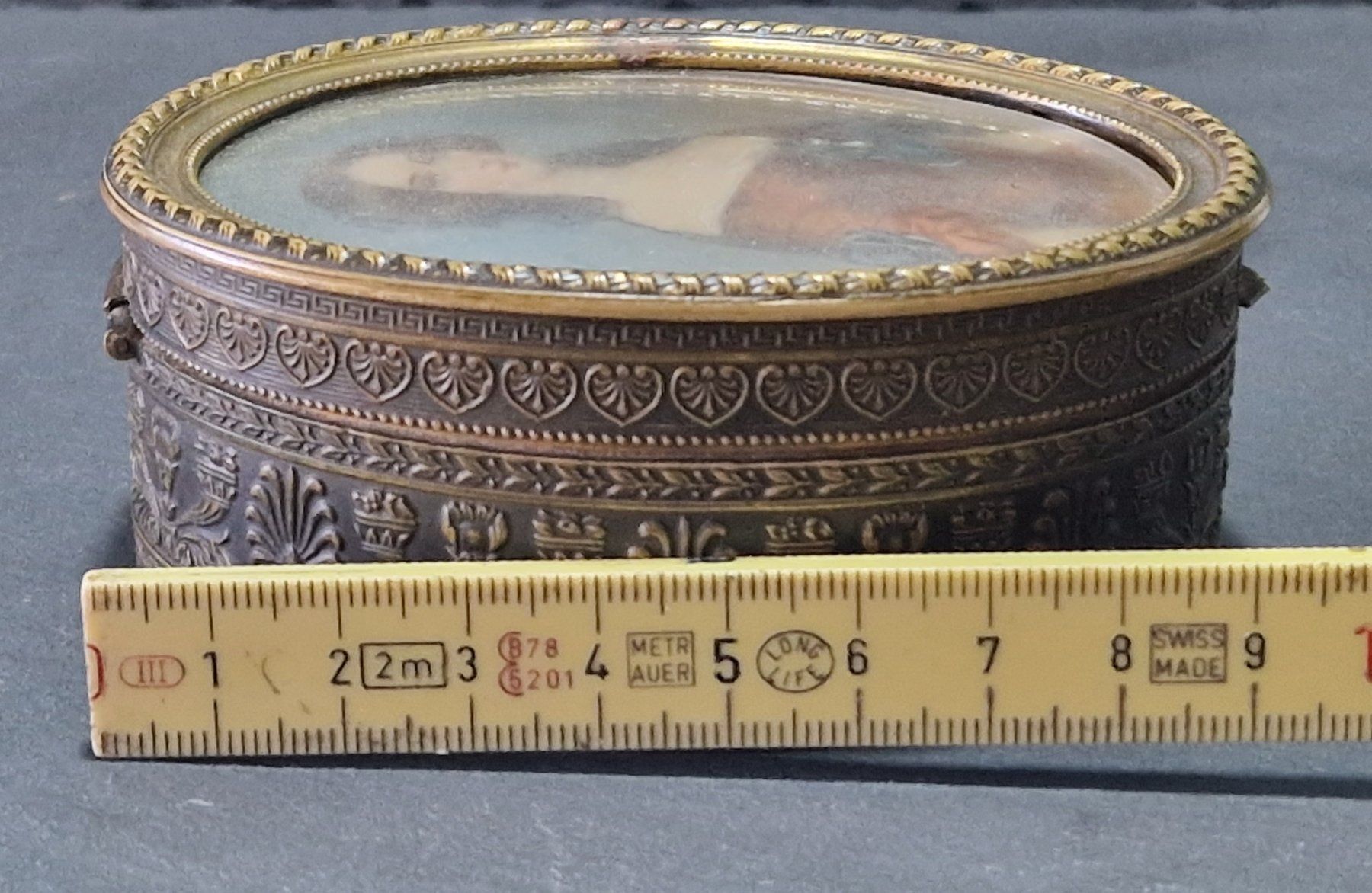 Alle Dekorationen: Antike Miniatur-Dose - Beschädigt – Gebraucht aus Winterthur von Sadega 8