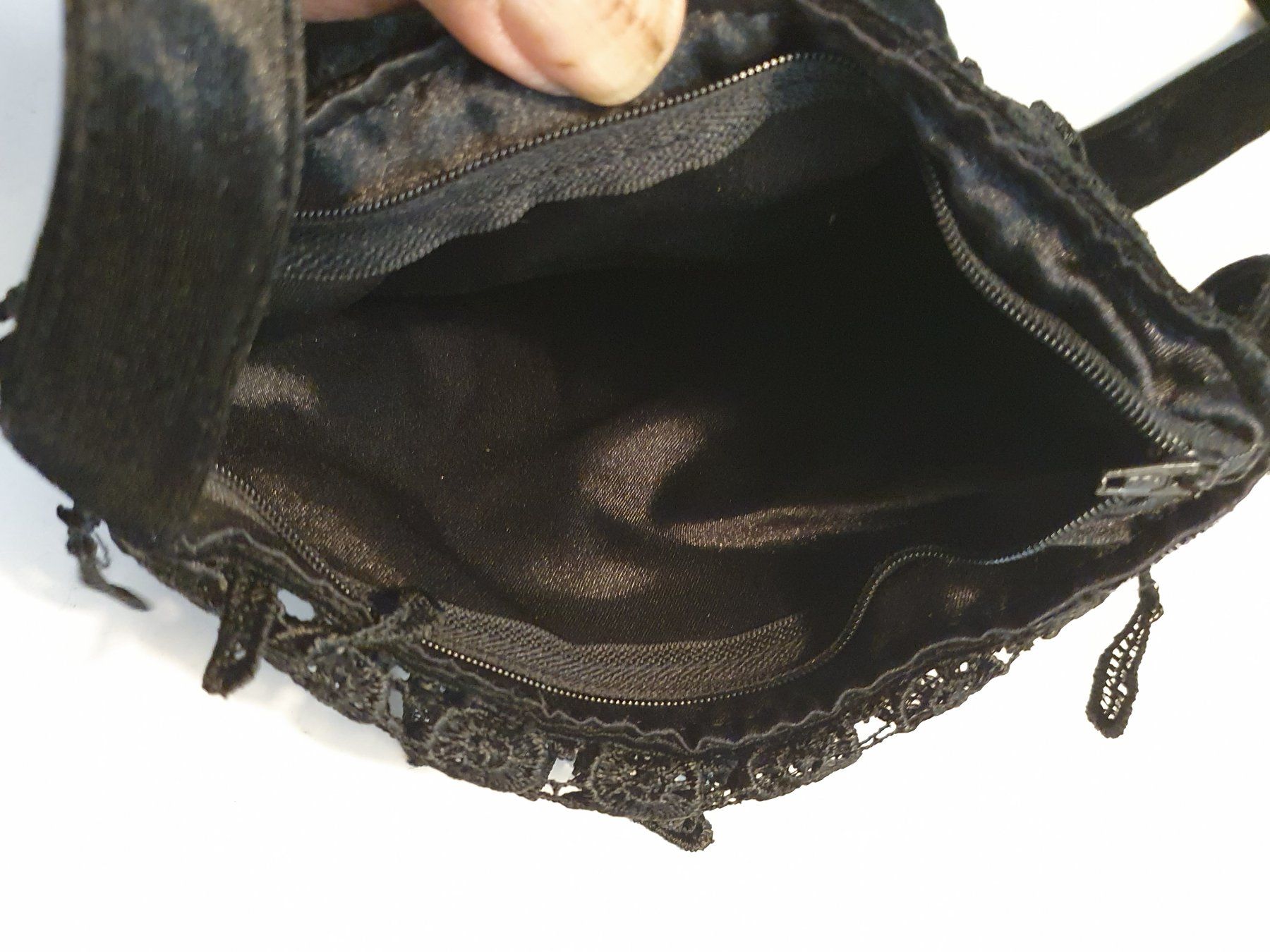 Taschen für Damen: Damenhandtasche Samt schwarz – Gebraucht aus Zürich von loosebone 6