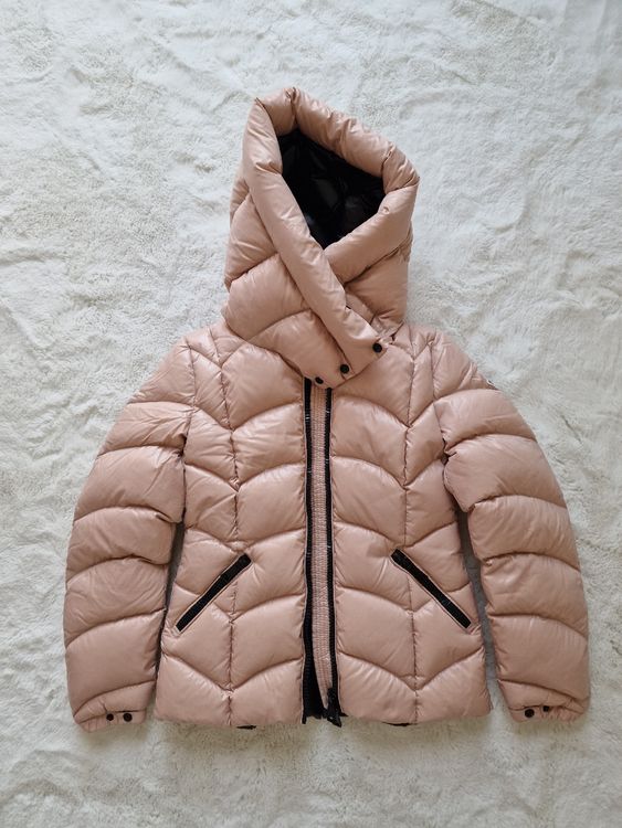 Moncler akebia store