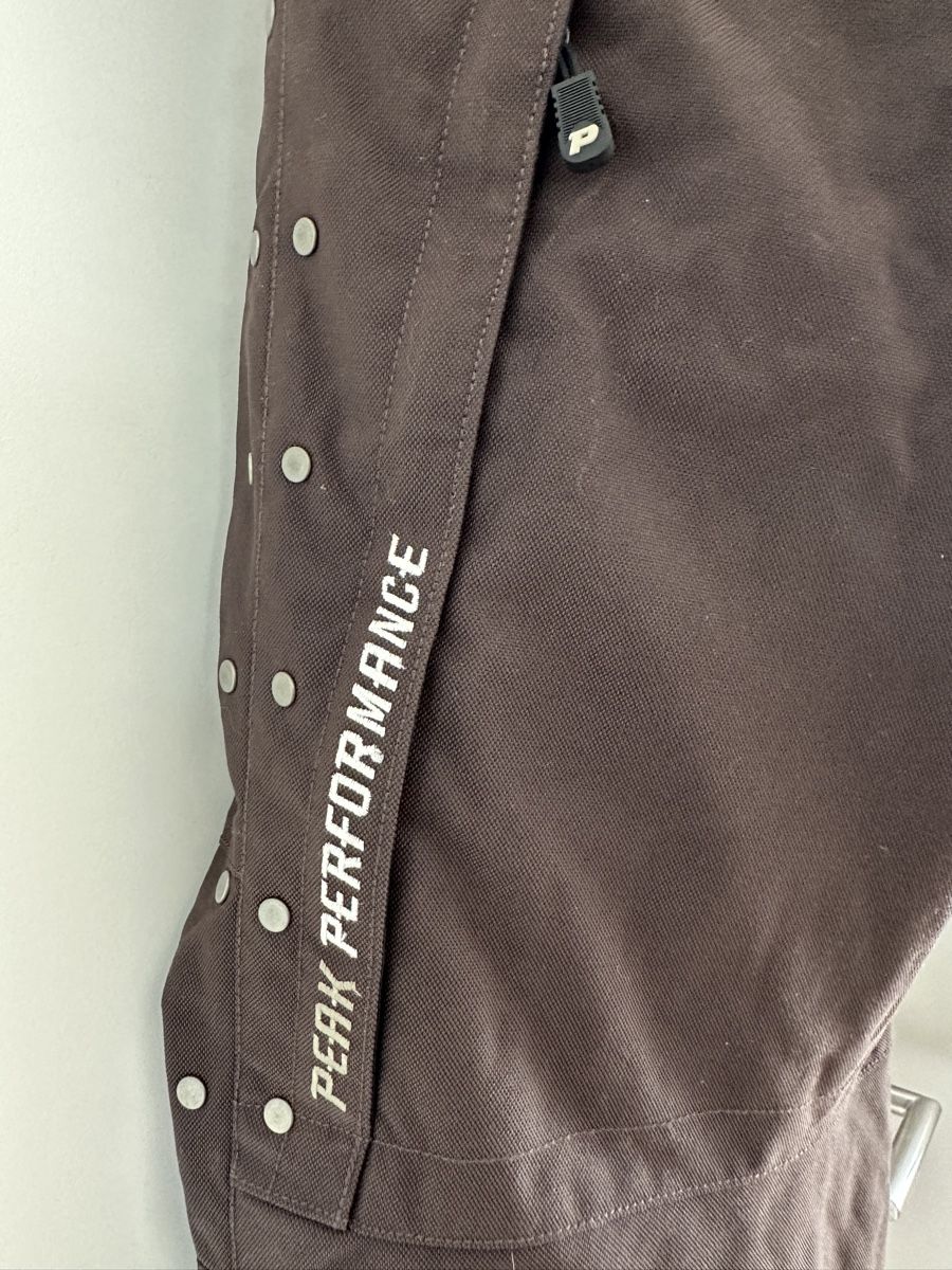 Peak Performance Pantaloni: Peak Performance Skihose Braun mit Nieten – Usato da Speicher venduto da pat_ddn8 2