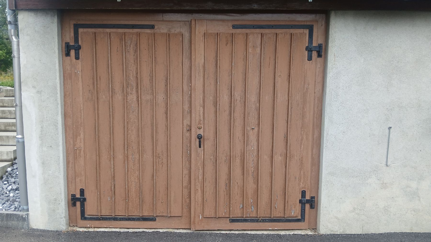 Porte: Garagentor Holz – Usato da Wattwil venduto da Flugplatzmuser9630