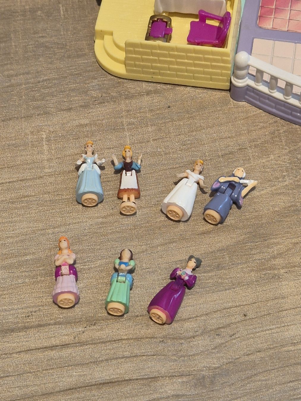 Polly Pocket Giocattoli: Polly Pocket Set mit Cinderella Schloss – Usato da Hörhausen venduto da mountain18 7